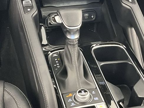 Certified 2023 Kia Telluride EX w/ EX Captain's Chair Package image 20