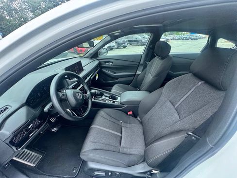 Used 2025 Honda Accord Sport image 9
