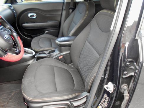 Used 2015 Kia Soul + image 9