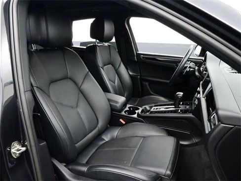 Used 2023 Porsche Macan image 16