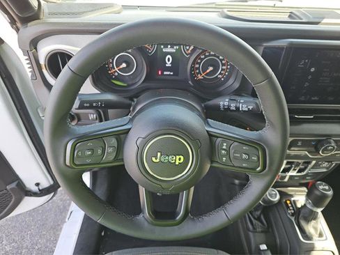 Used 2025 Jeep Wrangler Unlimited Sport AWD/4WD image 15