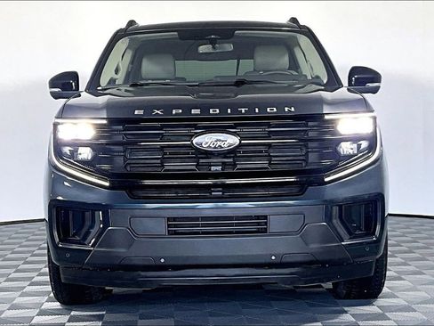 Used 2025 Ford Expedition Active AWD/4WD image 3