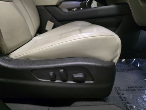 Used 2021 Cadillac XT4 Premium Luxury image 27