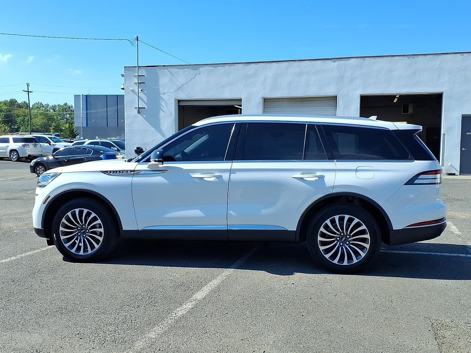 Used 2023 Lincoln Aviator AWD w/ Premium Package image 4