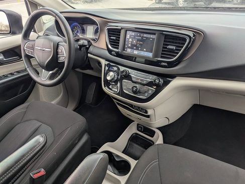 Used 2023 Chrysler Voyager LX image 34