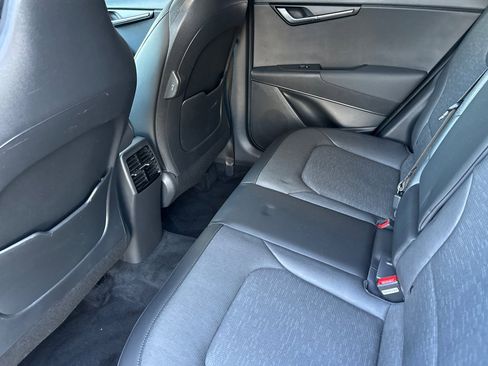 Used 2023 Kia Niro SX Touring image 9
