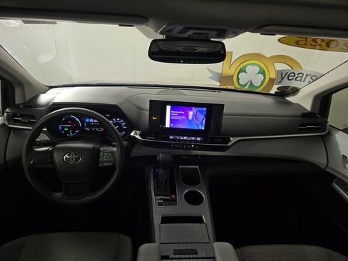 Used 2025 Toyota Sienna LE w/ LE Plus Package FWD image 14