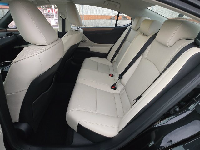 Used 2025 Lexus ES 350 w/ Premium Package FWD image 22