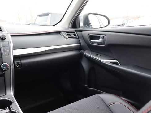 Used 2017 Toyota Camry SE image 34