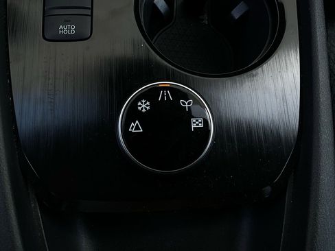 Used 2025 Nissan Rogue SV image 23