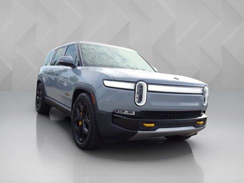 Used 2023 Rivian R1S Adventure AWD/4WD image 6