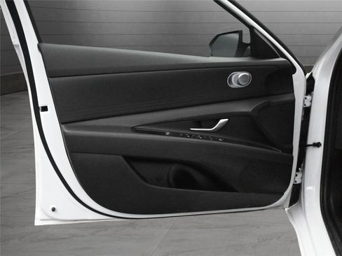 Used 2024 Hyundai Elantra SEL image 9