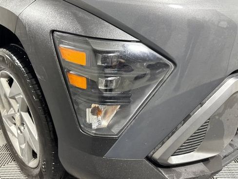 Used 2025 Hyundai Kona SE image 12