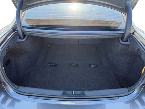 Used 2018 Dodge Charger R/T RWD image 17