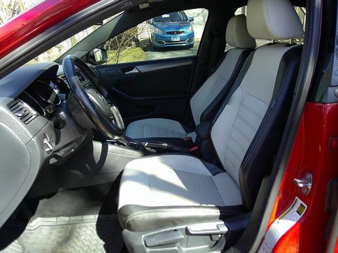 Used 2016 Volkswagen Jetta Sport image 9