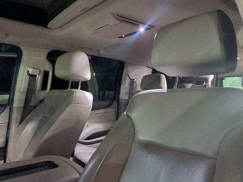 Used 2019 GMC Yukon XL SLT w/ Premium Edition image 4