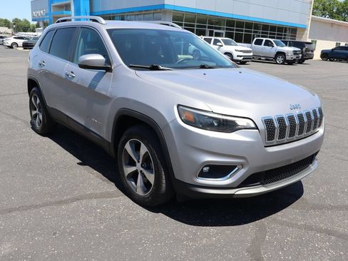 Used 2019 Jeep Cherokee Limited AWD/4WD image 2