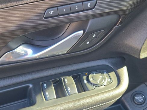 Used 2022 GMC Terrain SLT image 23