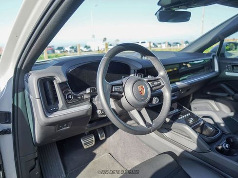 Used 2024 Porsche Cayenne S image 19