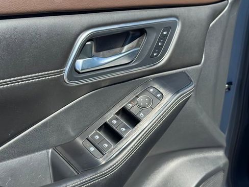 Used 2022 Nissan Rogue Platinum w/ Head-Up Display Package image 6