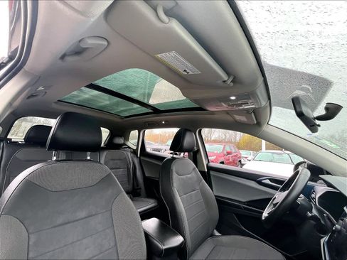 Used 2022 Volkswagen Taos SE w/ Panoramic Sunroof Package image 21