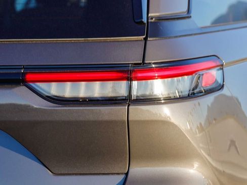 New 2025 Jeep Grand Cherokee Altitude image 10