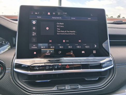 New 2026 Jeep Compass Latitude image 16