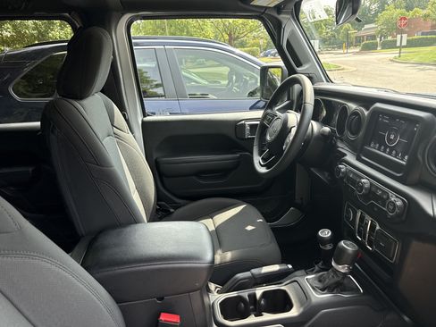 Used 2023 Jeep Wrangler Unlimited Sport AWD/4WD image 32