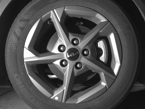 Used 2025 Kia K4 LXS image 13