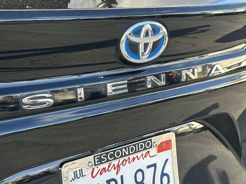 Used 2022 Toyota Sienna Platinum image 32