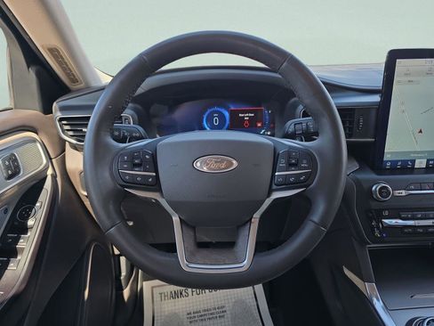 Used 2020 Ford Explorer Platinum w/ Premium Technology Package image 14