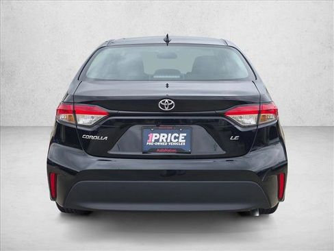 Used 2025 Toyota Corolla LE FWD image 5
