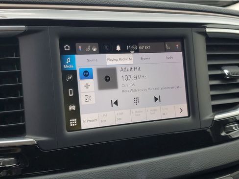 Used 2022 Chrysler Voyager LX FWD image 19