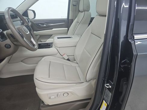 Used 2021 GMC Yukon Denali w/ Denali Premium Package image 2