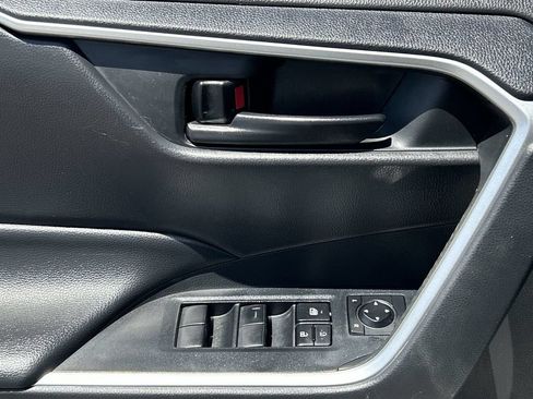 Used 2022 Toyota RAV4 LE w/ Carpet Mat Package (TMS) FWD image 23