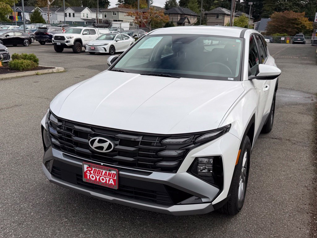 Used 2025 Hyundai Tucson SE AWD/4WD image 4