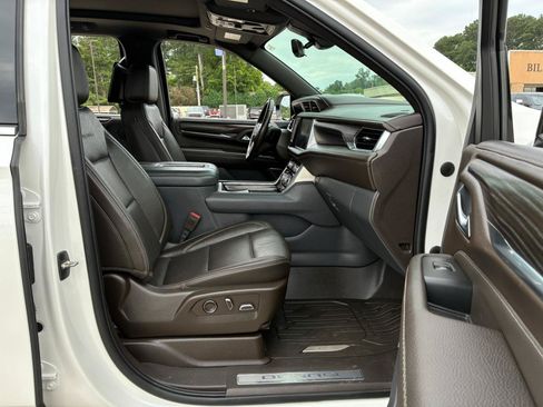 Used 2021 GMC Yukon Denali w/ Denali Premium Package AWD/4WD image 17