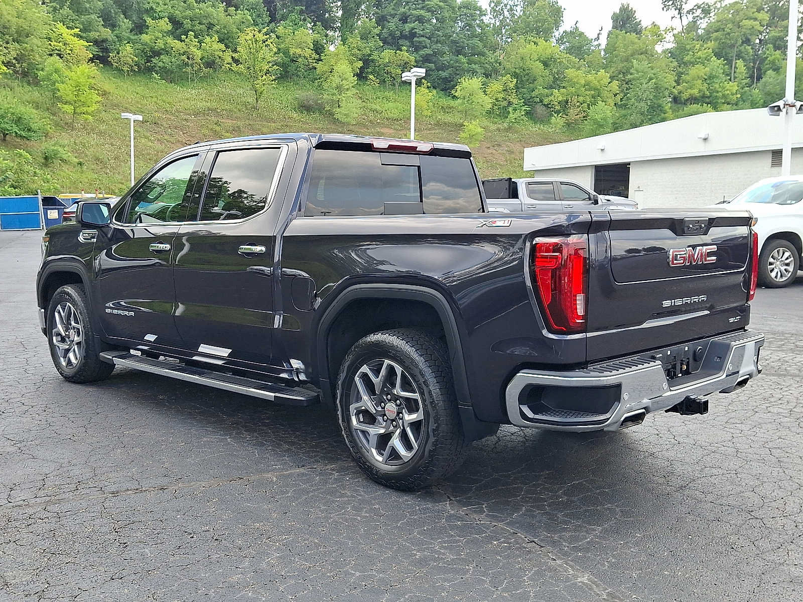 Used 2023 GMC Sierra 1500 SLT w/ SLT Premium Plus Package AWD/4WD image 4