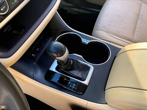 Used 2018 Toyota Highlander Plus image 14