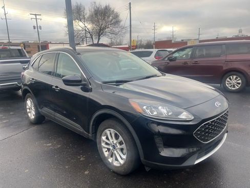Used 2020 Ford Escape SE image 3