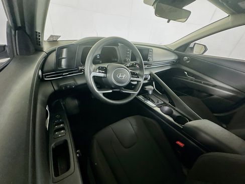 Used 2025 Hyundai Elantra Blue image 18