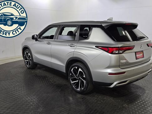 Used 2022 Mitsubishi Outlander SE AWD/4WD image 5