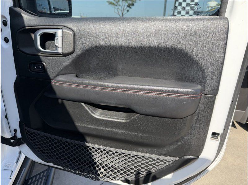 Used 2018 Jeep Wrangler Unlimited Rubicon AWD/4WD image 32