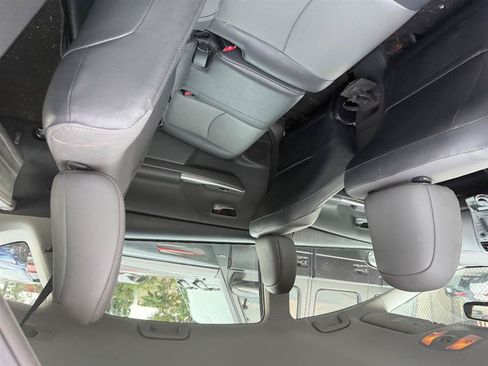 Used 2012 Toyota Prius V Five FWD image 4