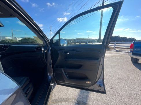 Used 2019 Honda Pilot Touring image 18