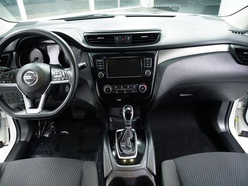 Used 2019 Nissan Rogue Sport S image 18