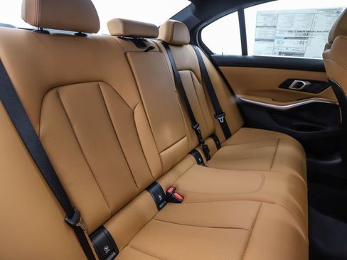 Used 2025 BMW 330i xDrive Sedan w/ Premium Package image 27