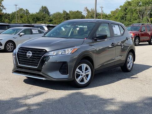 Used 2024 Nissan Kicks S FWD image 3