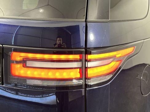 Used 2020 Land Rover Discovery HSE image 30