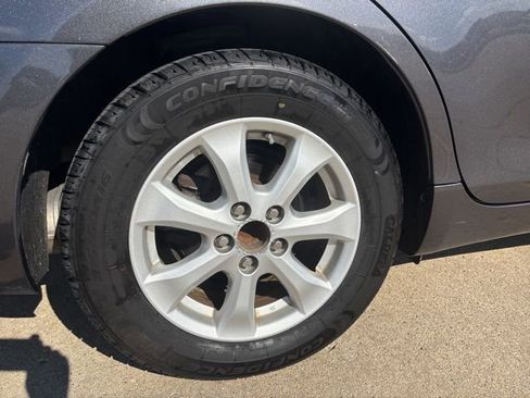 Used 2011 Toyota Camry LE w/ LE Extra-Value Pkg image 9